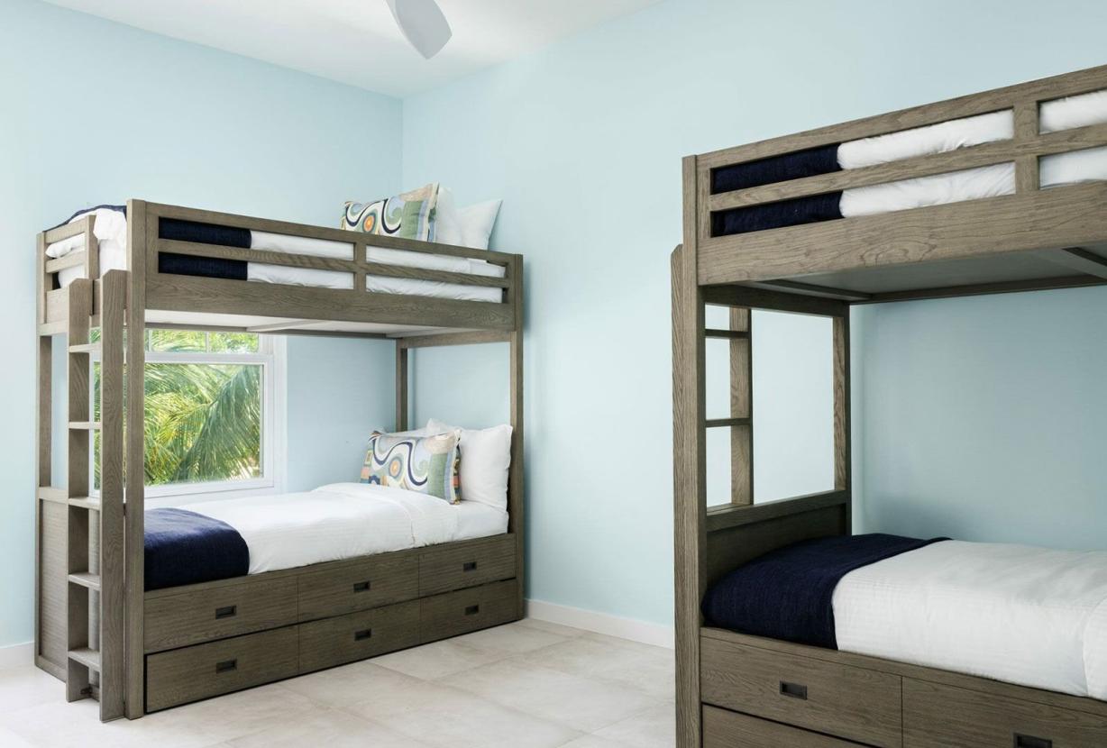 Tci007 - Luxury beachfront villa in Grace Bay