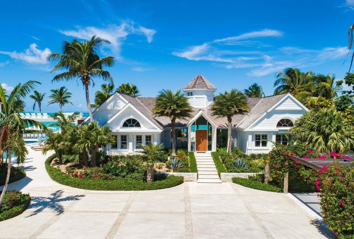 Tci007 - Luxury beachfront villa in Grace Bay