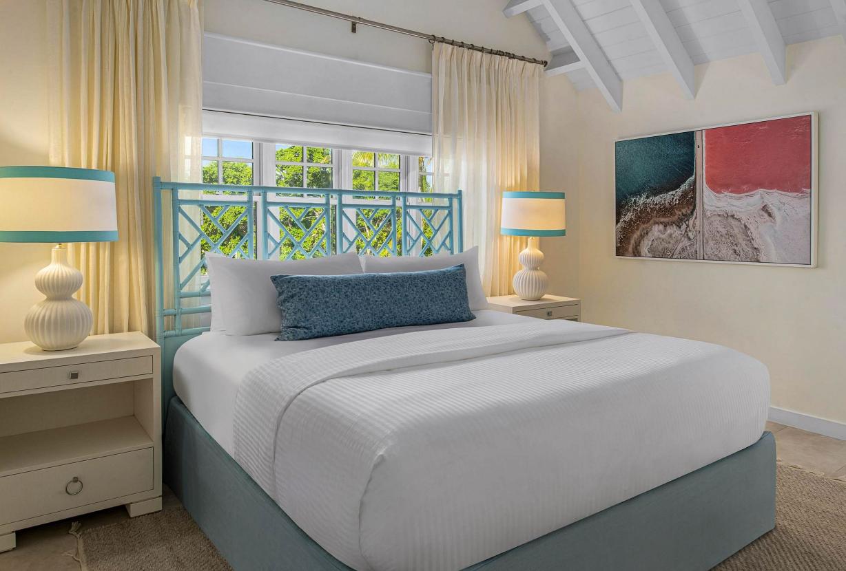 Tci007 - Luxury beachfront villa in Grace Bay