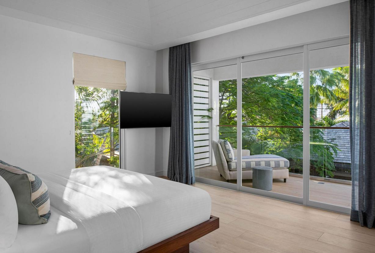 Tci007 - Luxury beachfront villa in Grace Bay