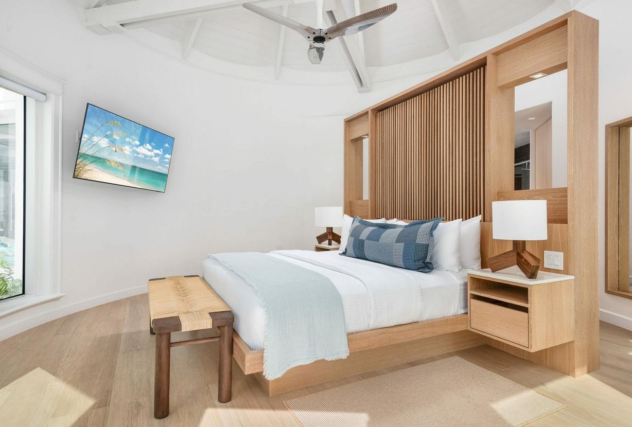 Tci007 - Luxury beachfront villa in Grace Bay
