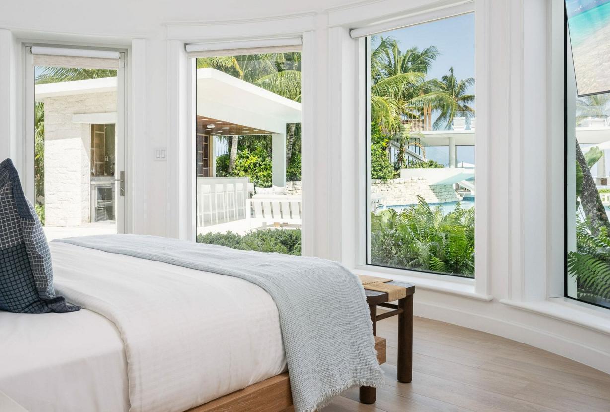 Tci007 - Luxury beachfront villa in Grace Bay