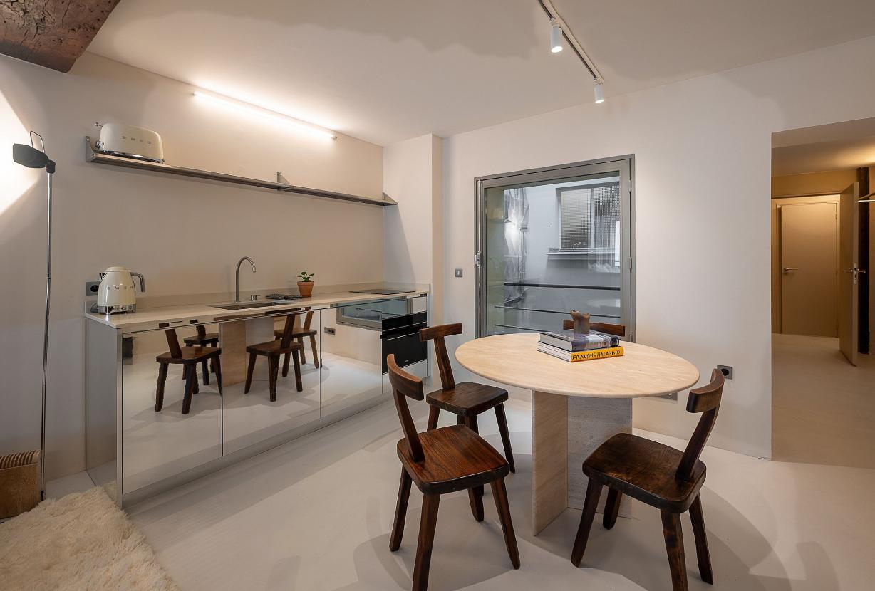 Par050 - Parisian townhouse with 4 bedrooms