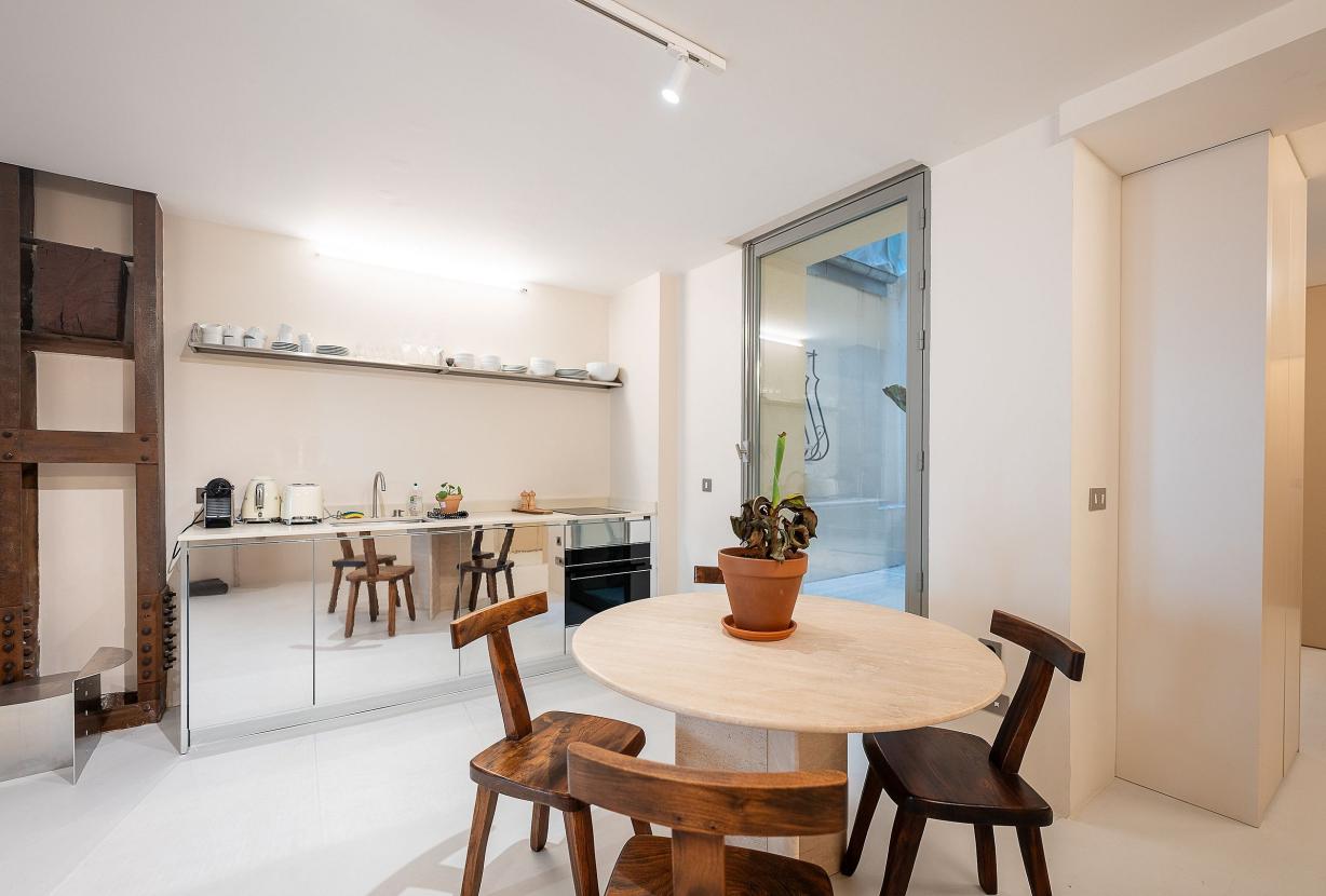 Par050 - Parisian townhouse with 4 bedrooms