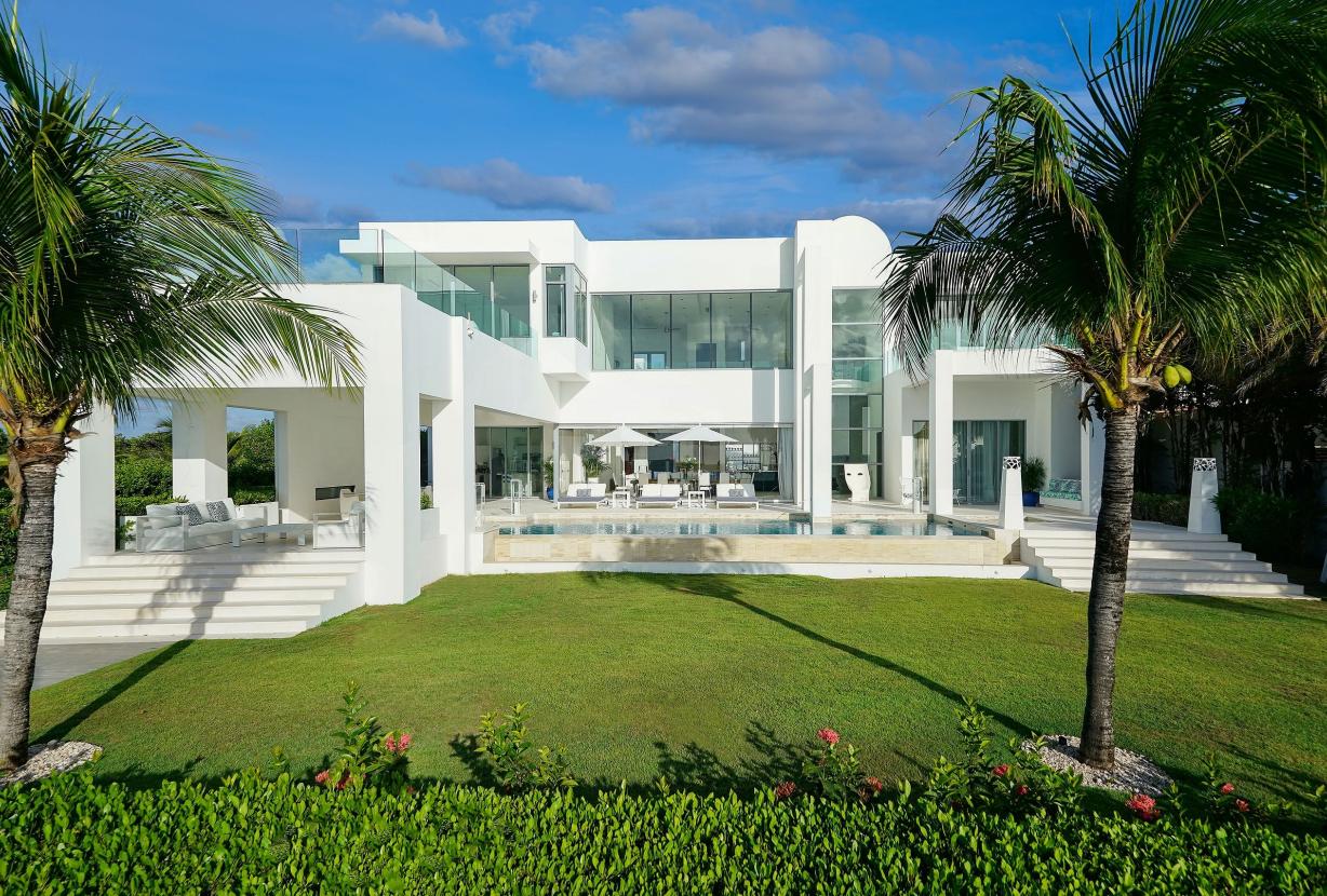 Aia003 – Beachfront villa in Meads Bay, Anguilla