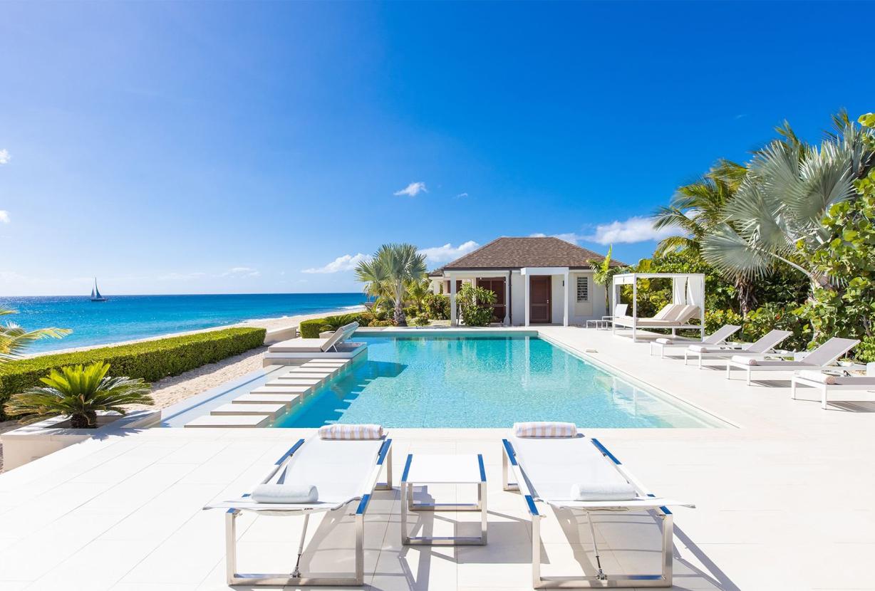 Sxm002 – Modern beachfront villa on Baie Longue Beach