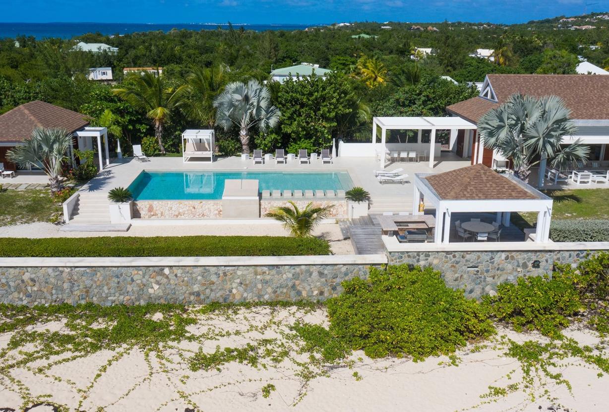 Sxm002 – Modern beachfront villa on Baie Longue Beach