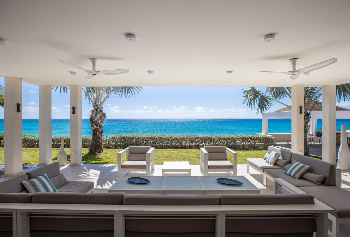Sxm002 – Modern beachfront villa on Baie Longue Beach