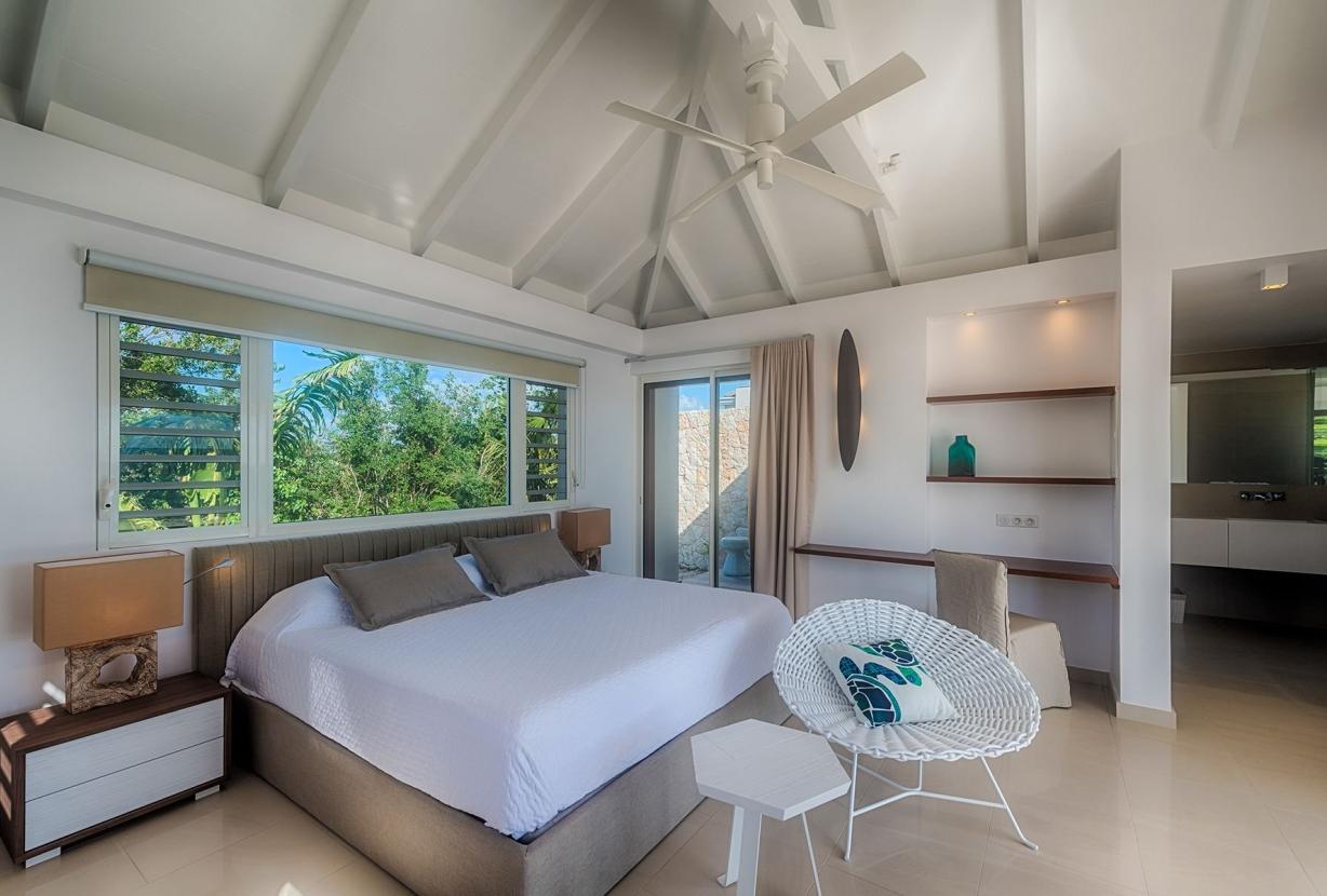 Sxm002 – Modern beachfront villa on Baie Longue Beach
