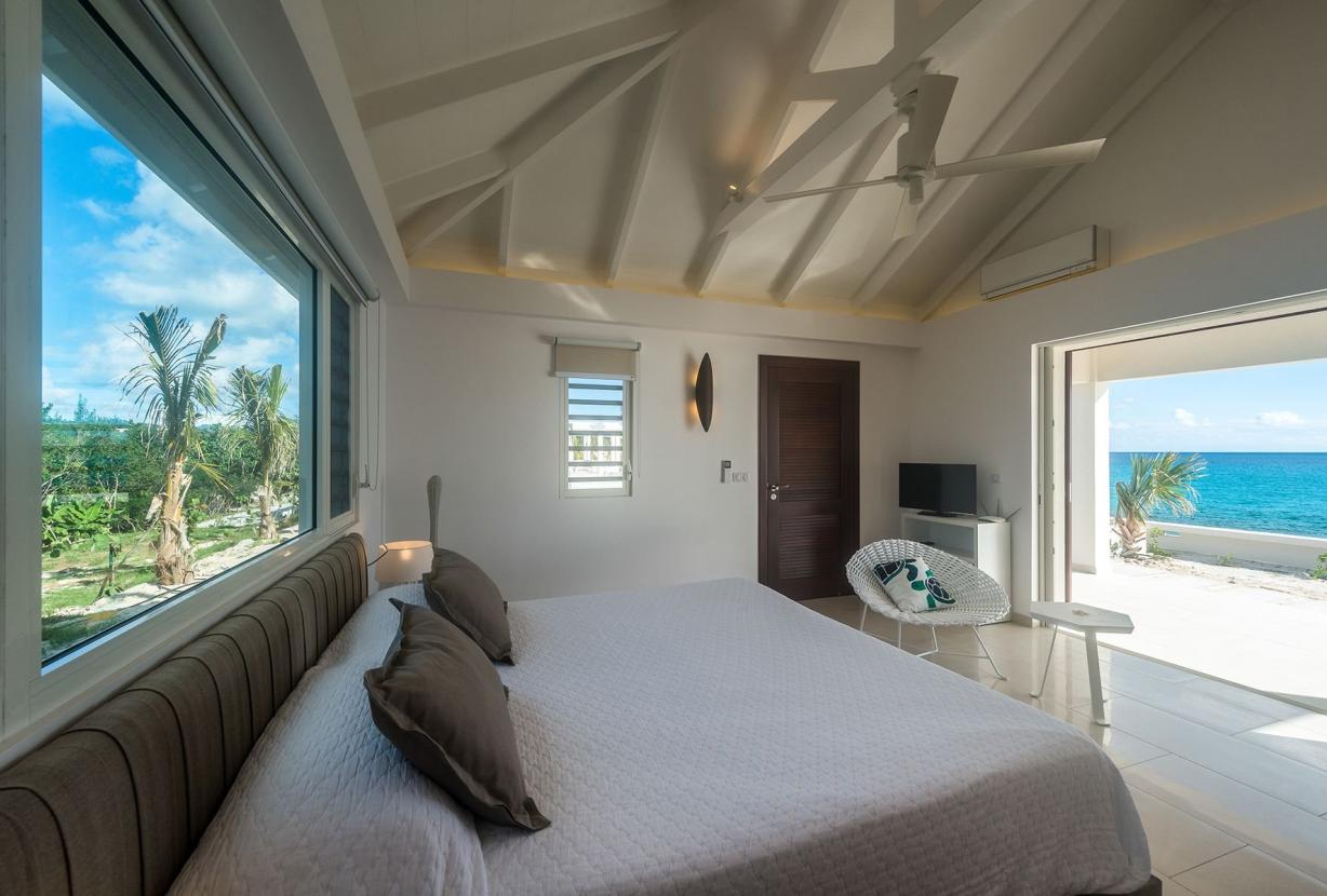 Sxm002 – Modern beachfront villa on Baie Longue Beach