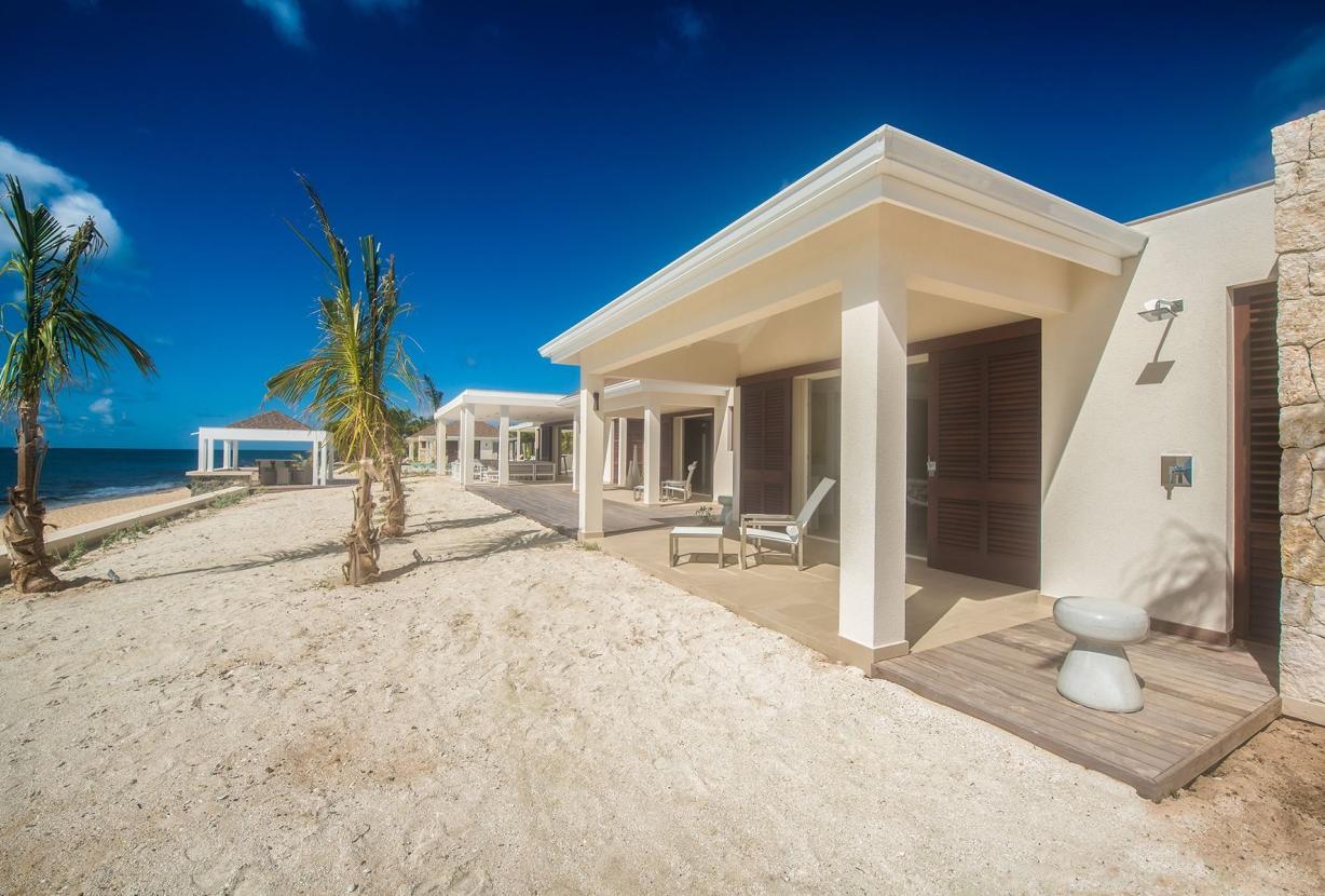 Sxm002 – Modern beachfront villa on Baie Longue Beach