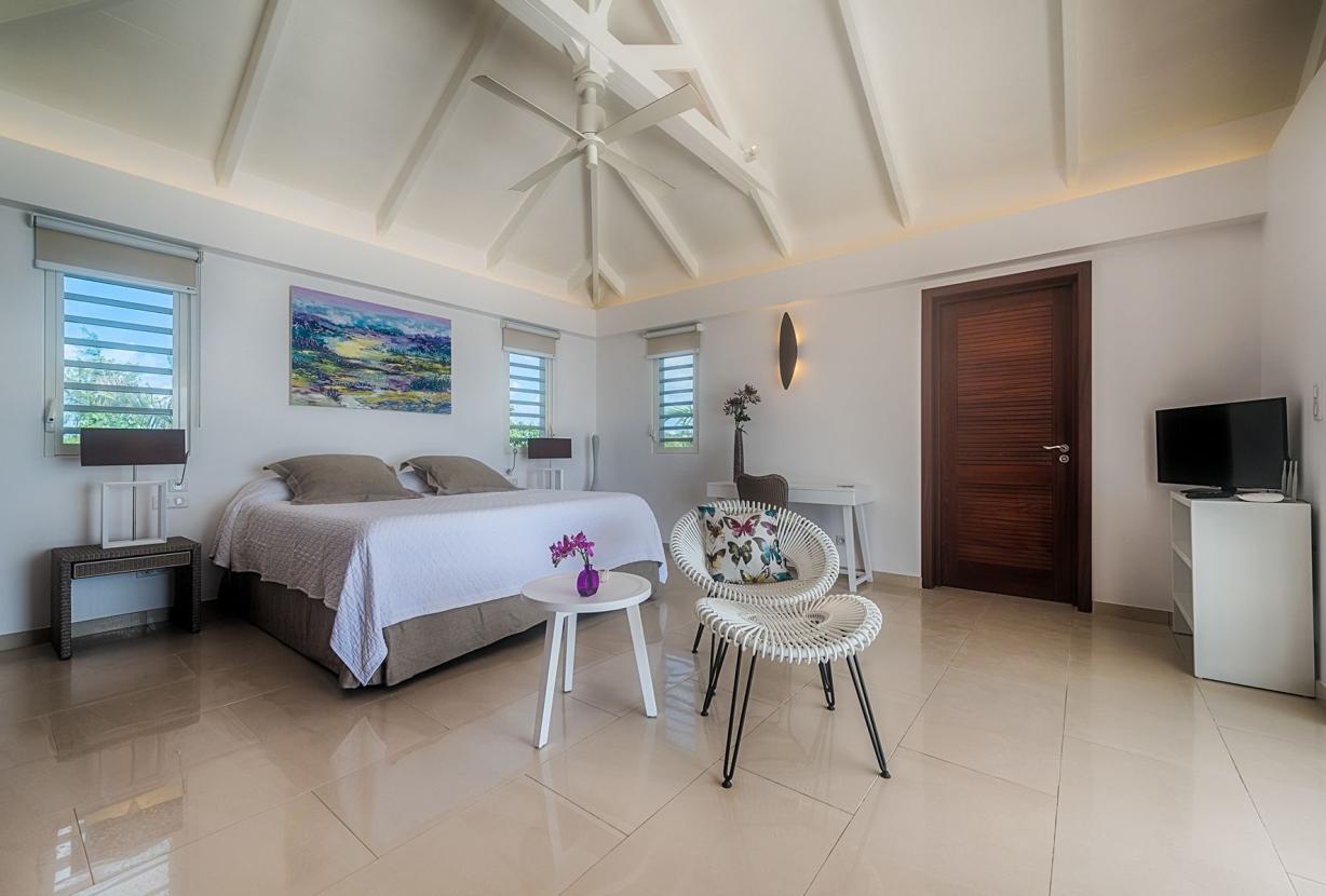 Sxm002 – Modern beachfront villa on Baie Longue Beach