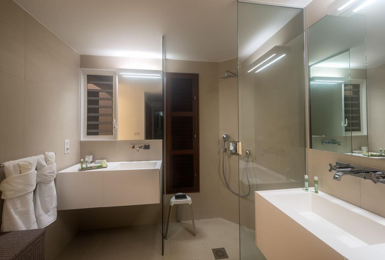 Sxm002 – Modern beachfront villa on Baie Longue Beach