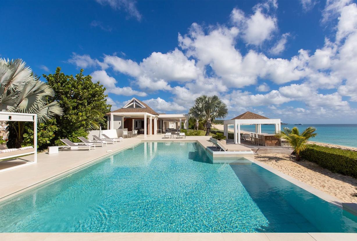 Sxm002 – Modern beachfront villa on Baie Longue Beach