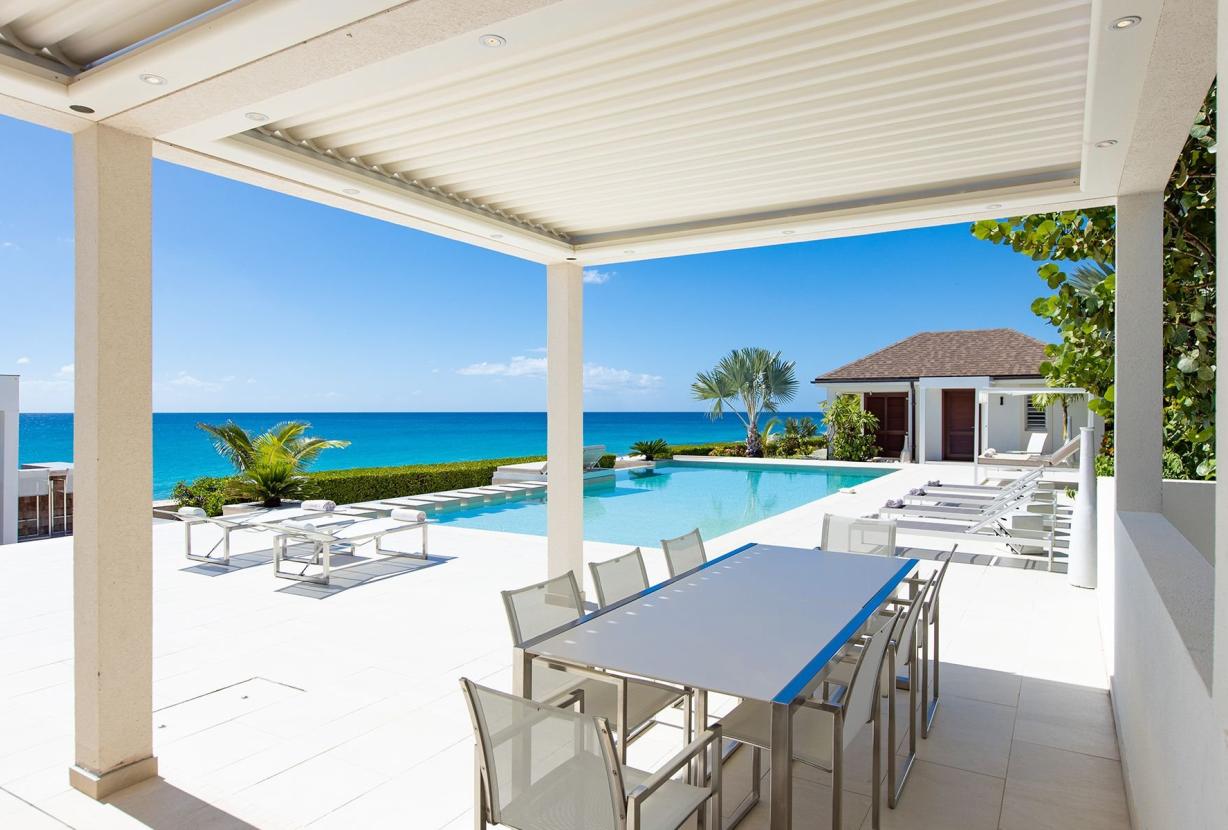 Sxm002 – Modern beachfront villa on Baie Longue Beach