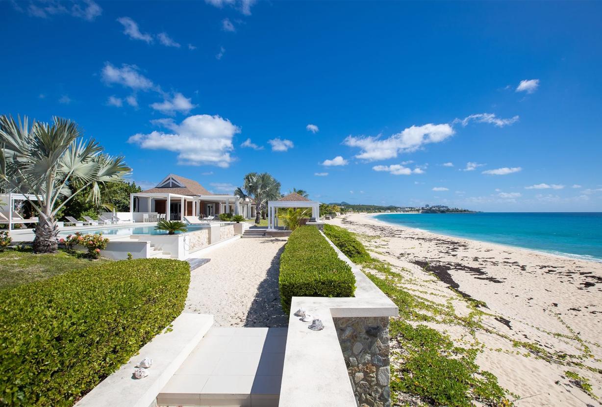 Sxm002 – Modern beachfront villa on Baie Longue Beach