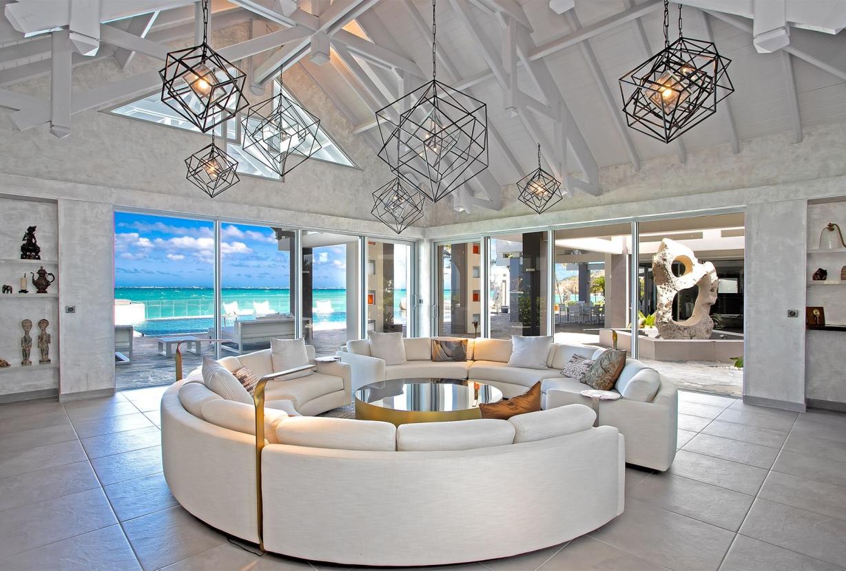 Sxm004 – Luxury beachfront villa with spa on Baie Rouge
