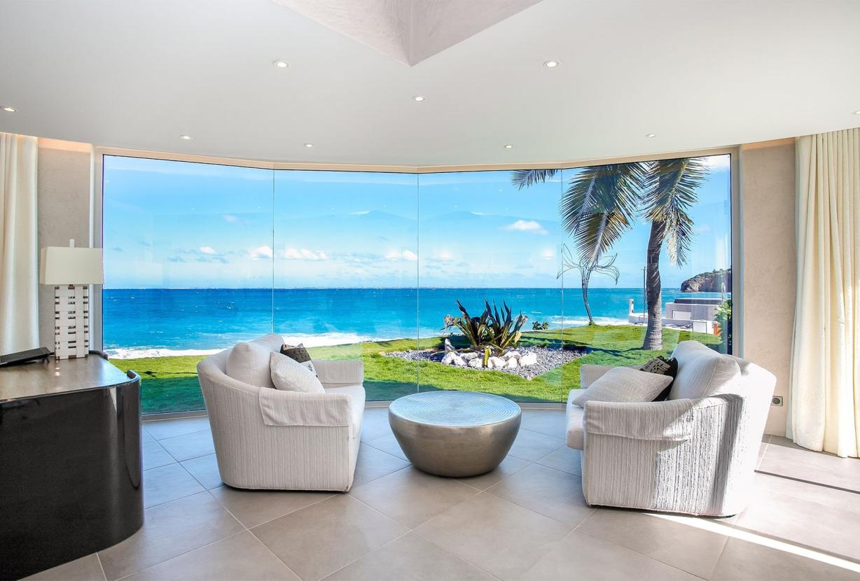 Sxm004 – Luxury beachfront villa with spa on Baie Rouge