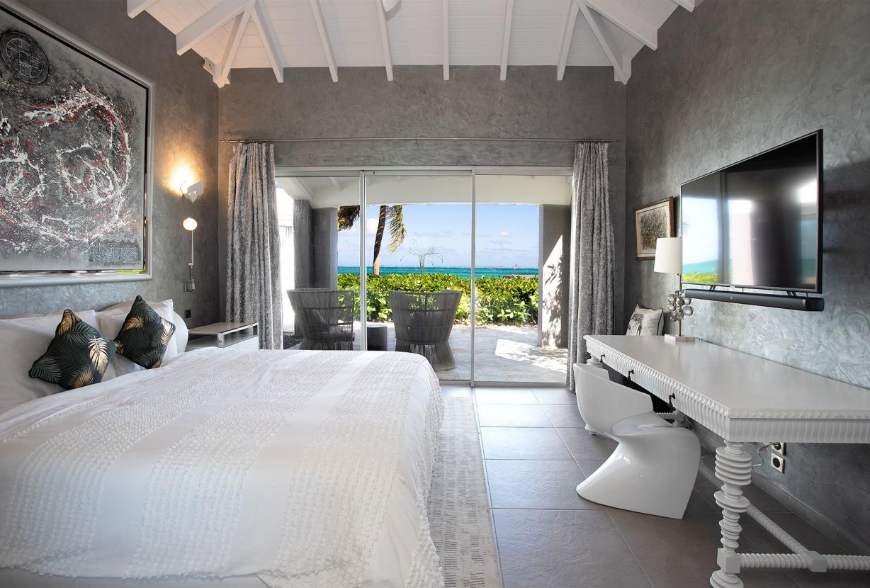 Sxm004 – Luxury beachfront villa with spa on Baie Rouge