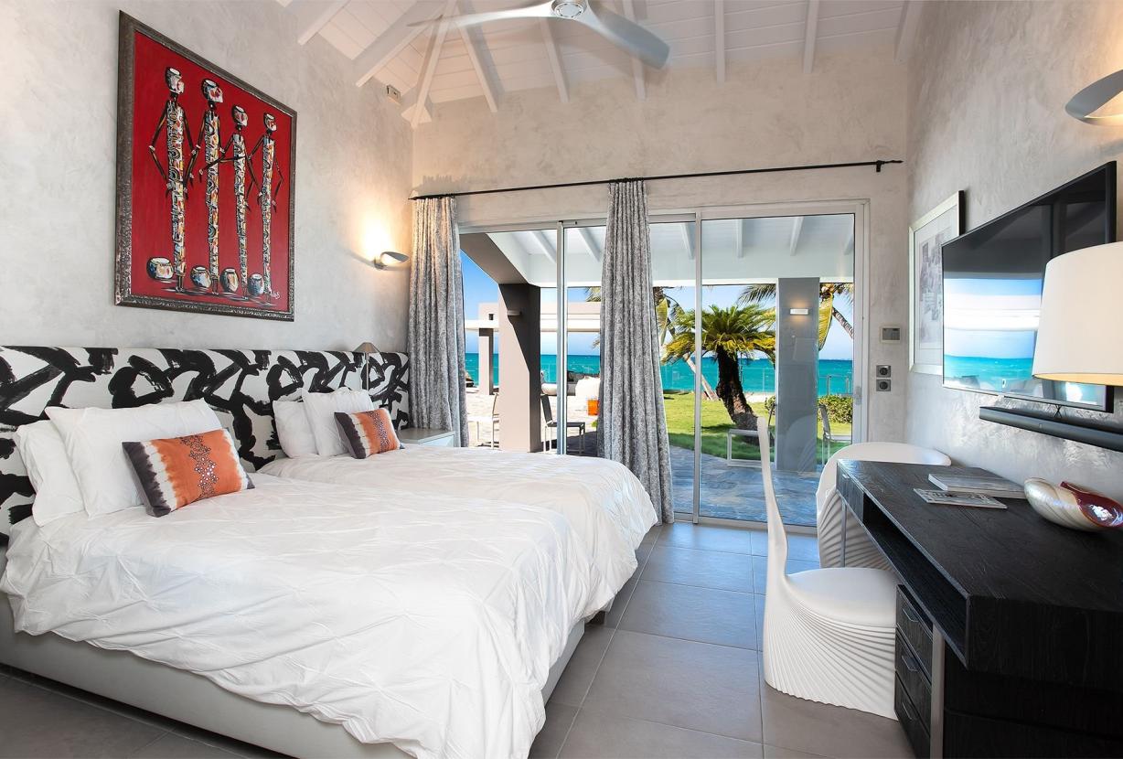 Sxm004 – Luxury beachfront villa with spa on Baie Rouge