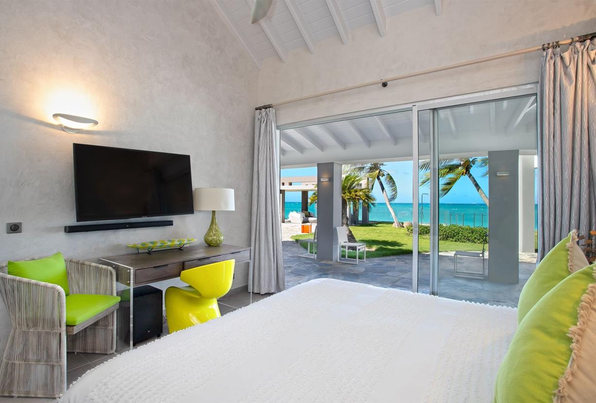 Sxm004 – Luxury beachfront villa with spa on Baie Rouge