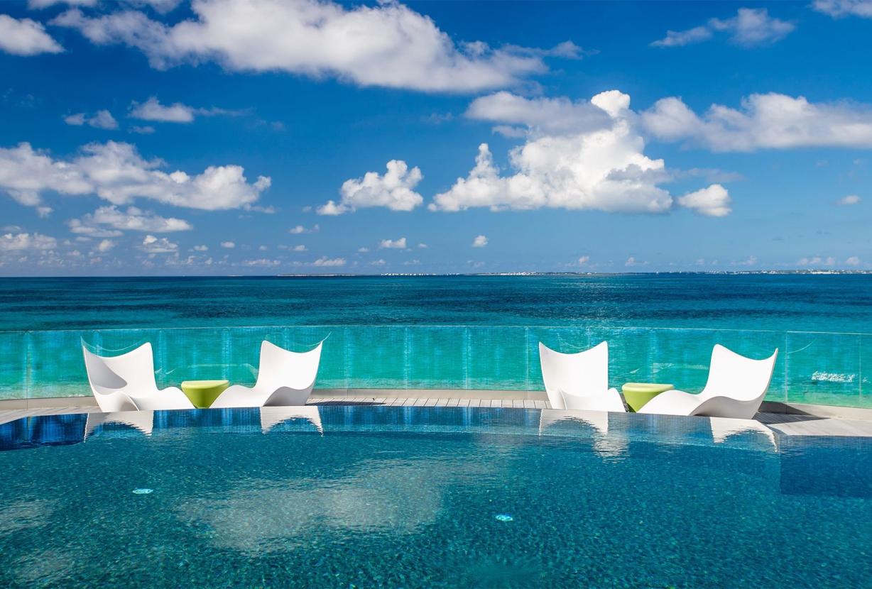 Sxm004 – Luxury beachfront villa with spa on Baie Rouge