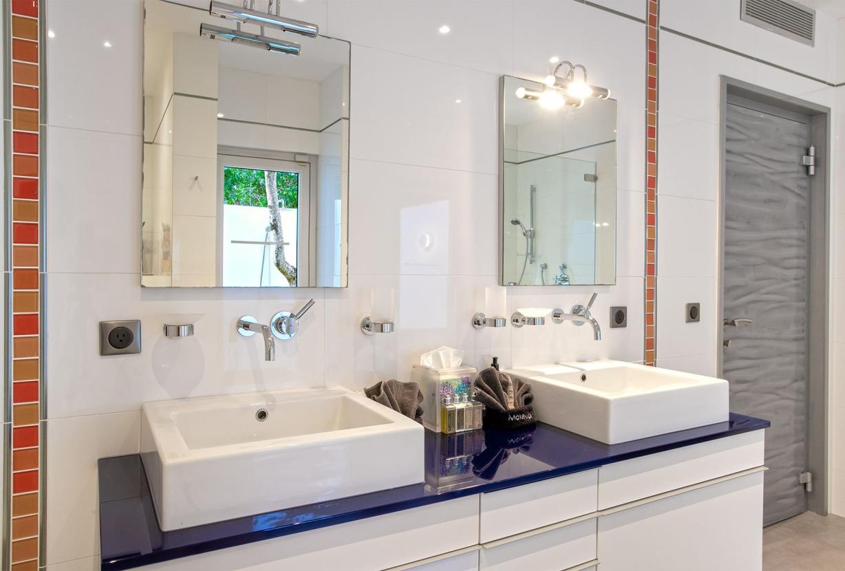 Sxm004 – Luxury beachfront villa with spa on Baie Rouge
