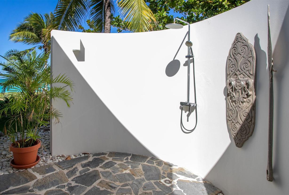 Sxm004 – Luxury beachfront villa with spa on Baie Rouge