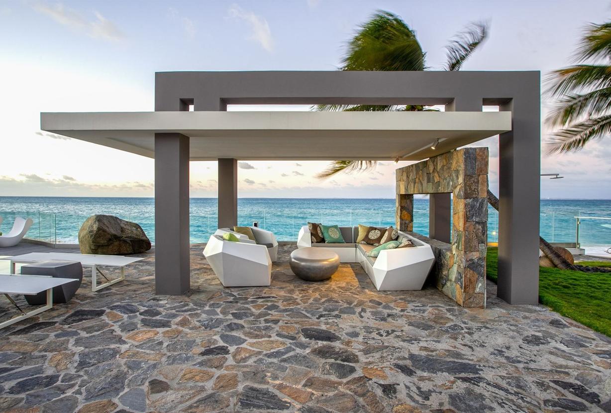 Sxm004 – Luxury beachfront villa with spa on Baie Rouge