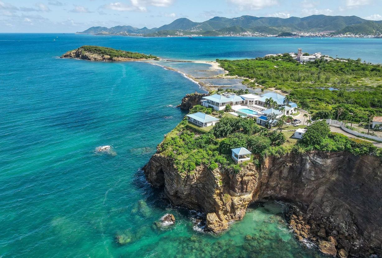 Sxm005 – Oceanview villa above Baie Rouge Beach