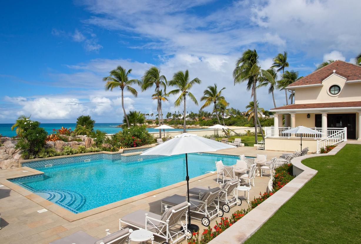 Sxm006 – Beachfront villa with pool and tennis on Plum Bay
