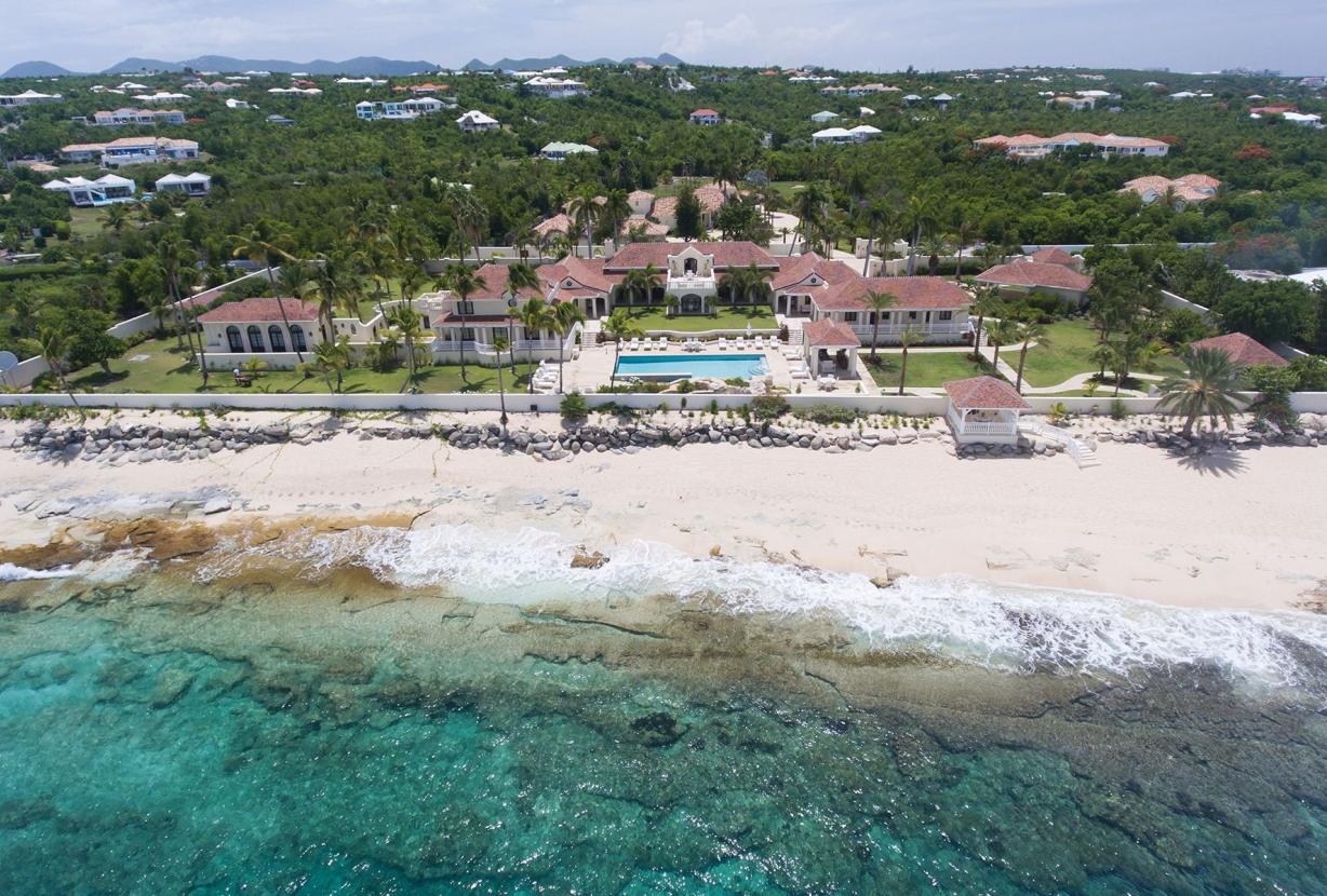 Sxm006 – Beachfront villa with pool and tennis on Plum Bay