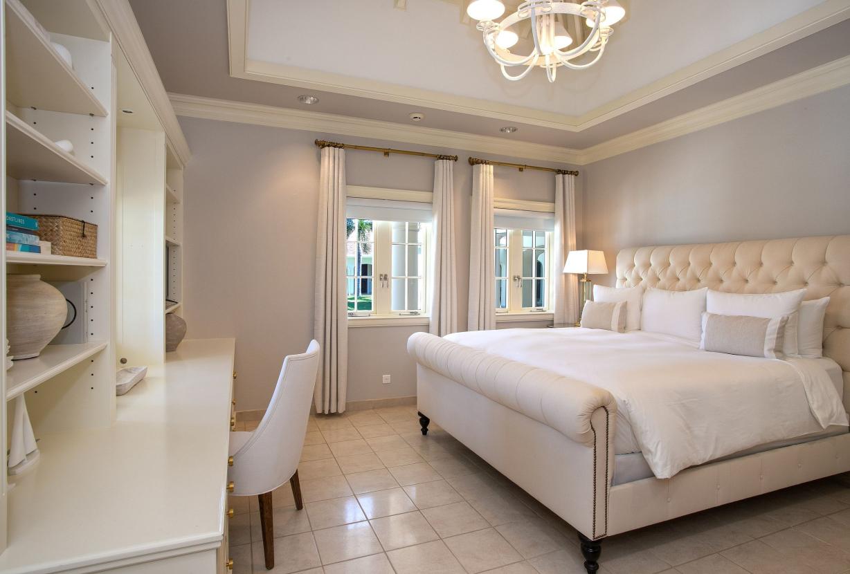 Sxm006 – Beachfront villa with pool and tennis on Plum Bay