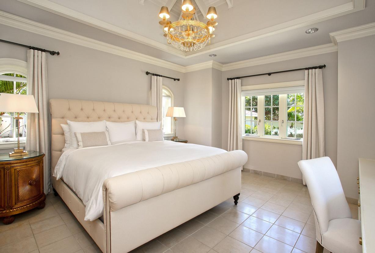 Sxm006 – Beachfront villa with pool and tennis on Plum Bay
