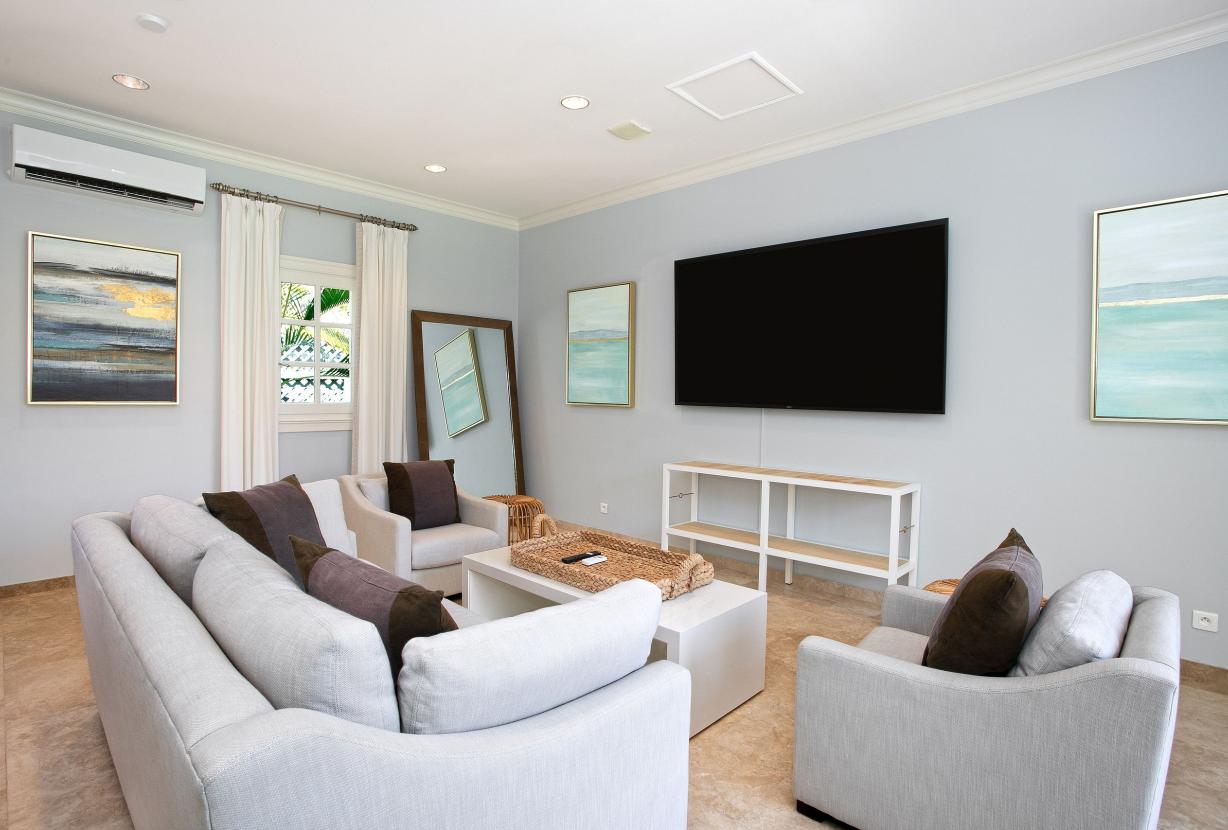 Sxm006 – Beachfront villa with pool and tennis on Plum Bay