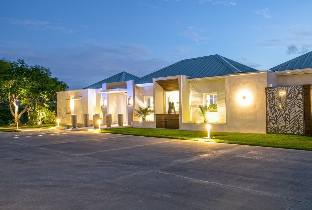Sxm007 – Stylish sea-view villa with pool in Terres Basses