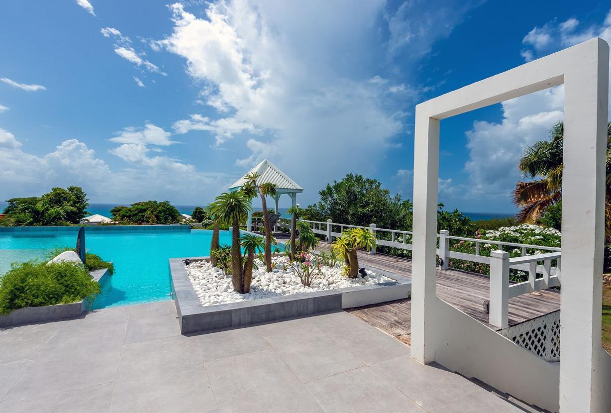 Sxm010 – Modern villa with ocean view near Plum Bay Beach