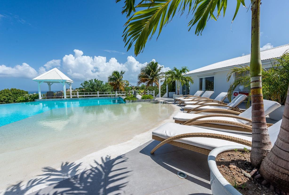 Sxm010 – Modern villa with ocean view near Plum Bay Beach