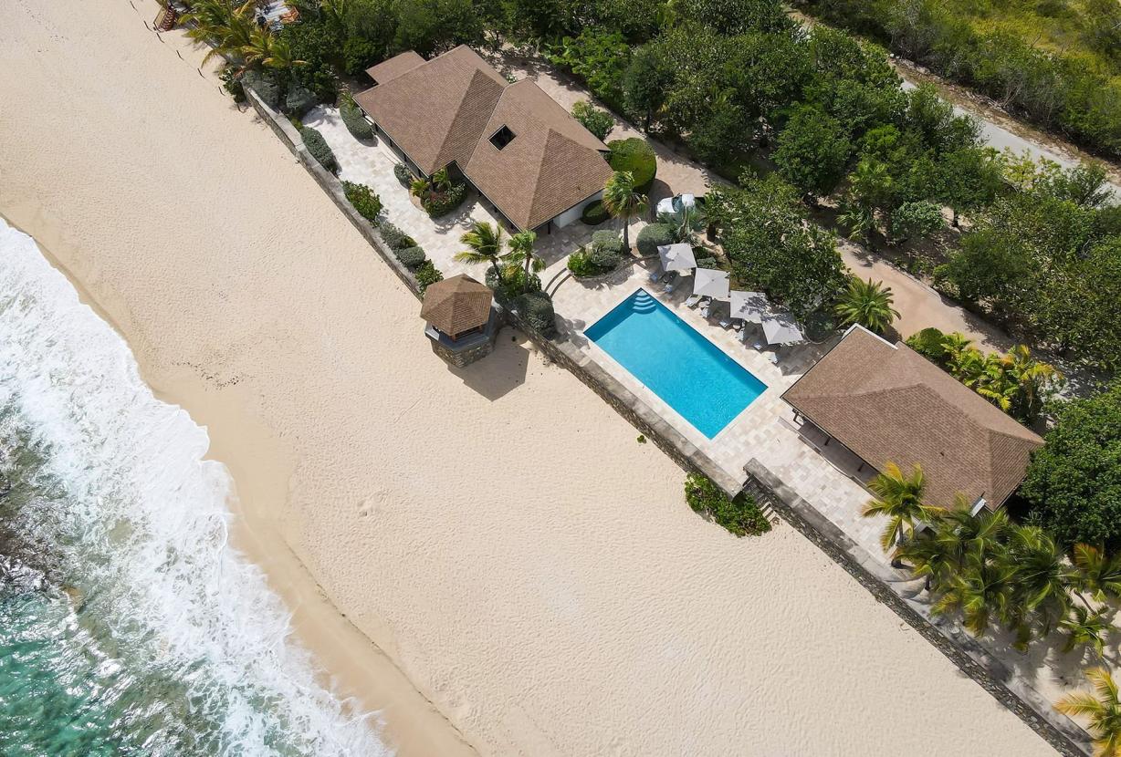 Sxm011 – Charming beachfront villa on Baie Longue Beach