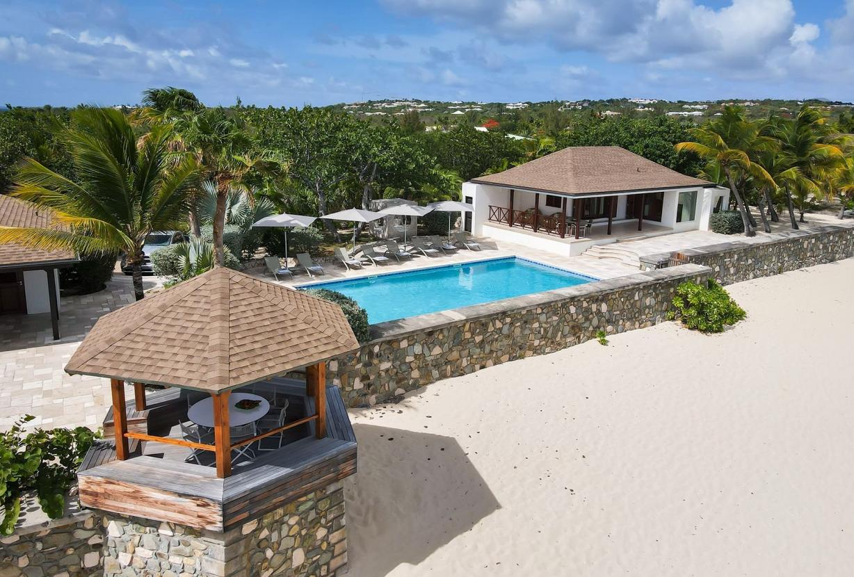 Sxm011 – Charming beachfront villa on Baie Longue Beach
