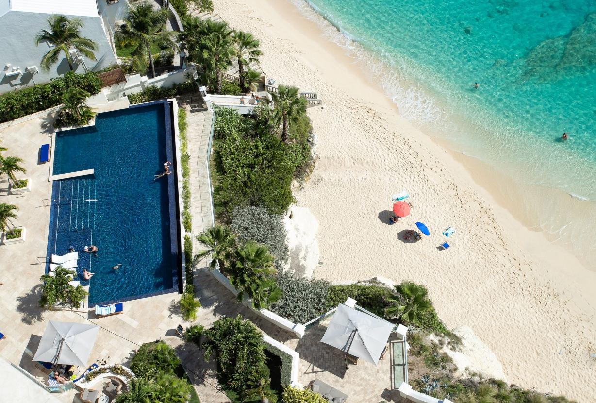 Sxm043 – Penthouse frente al mar con terraza en The Cliff