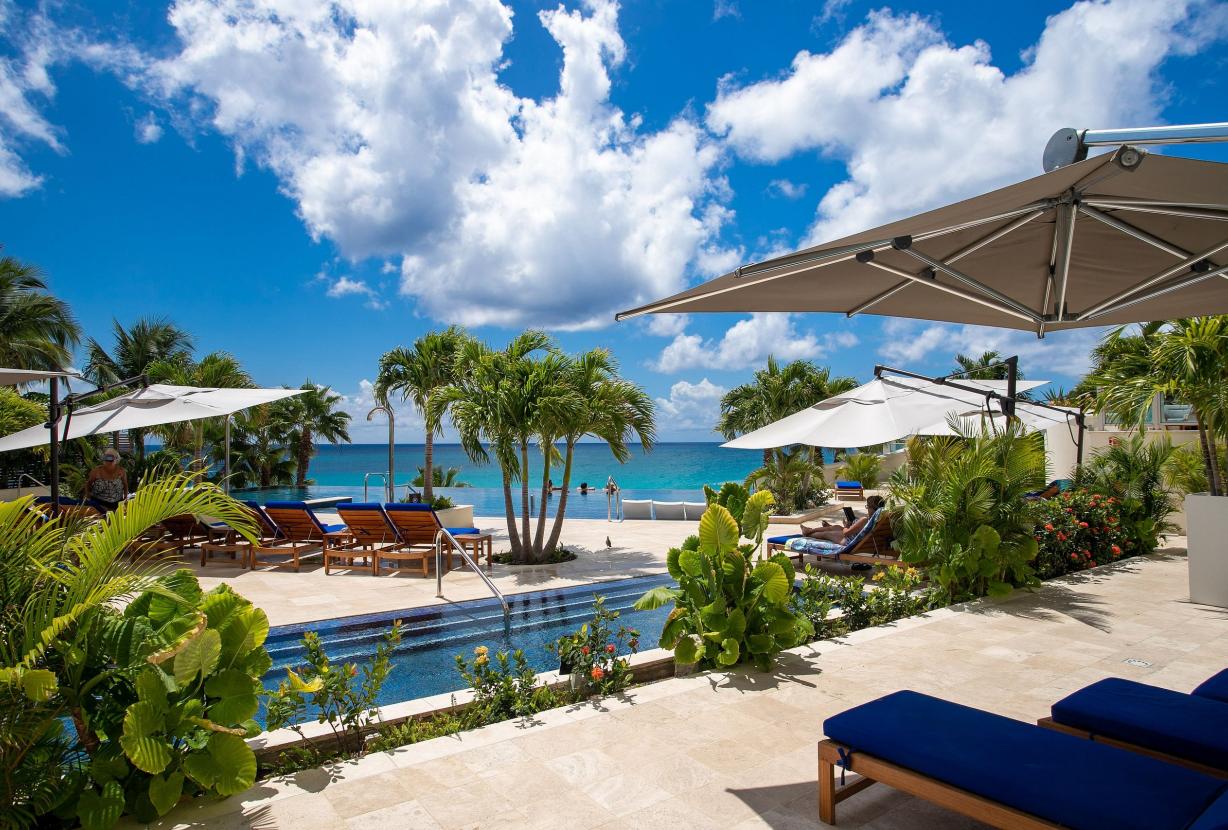 Sxm043 – Penthouse frente al mar con terraza en The Cliff