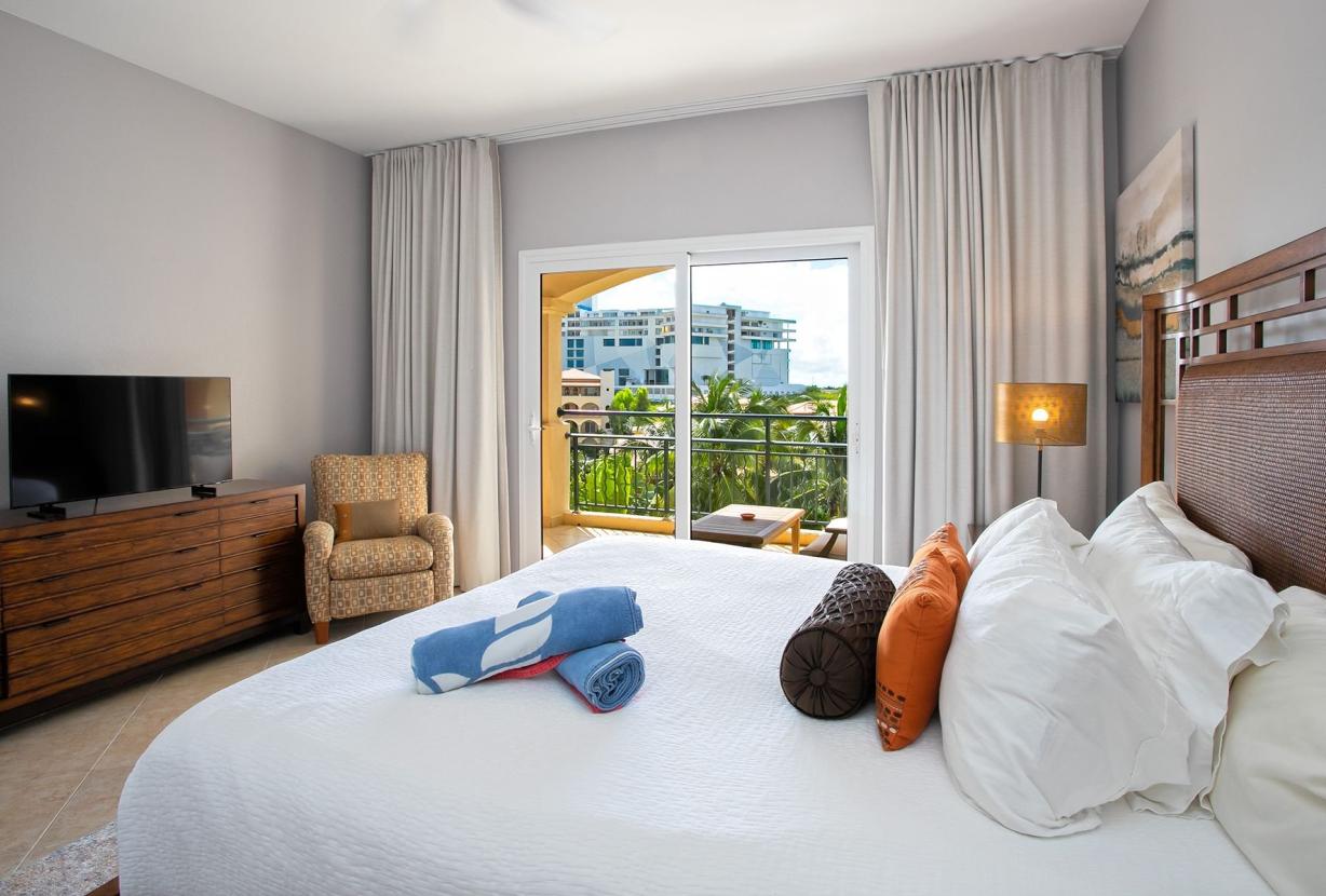 Sxm046 – Modern apartment with lagoon view in Cupecoy