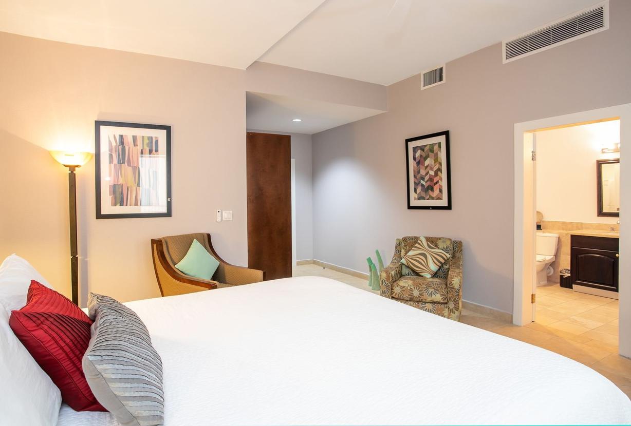 Sxm046 – Modern apartment with lagoon view in Cupecoy