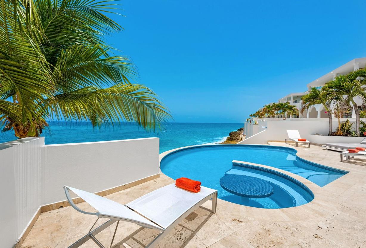 Sxm055 – Villa frente a la playa con piscina en Cupecoy