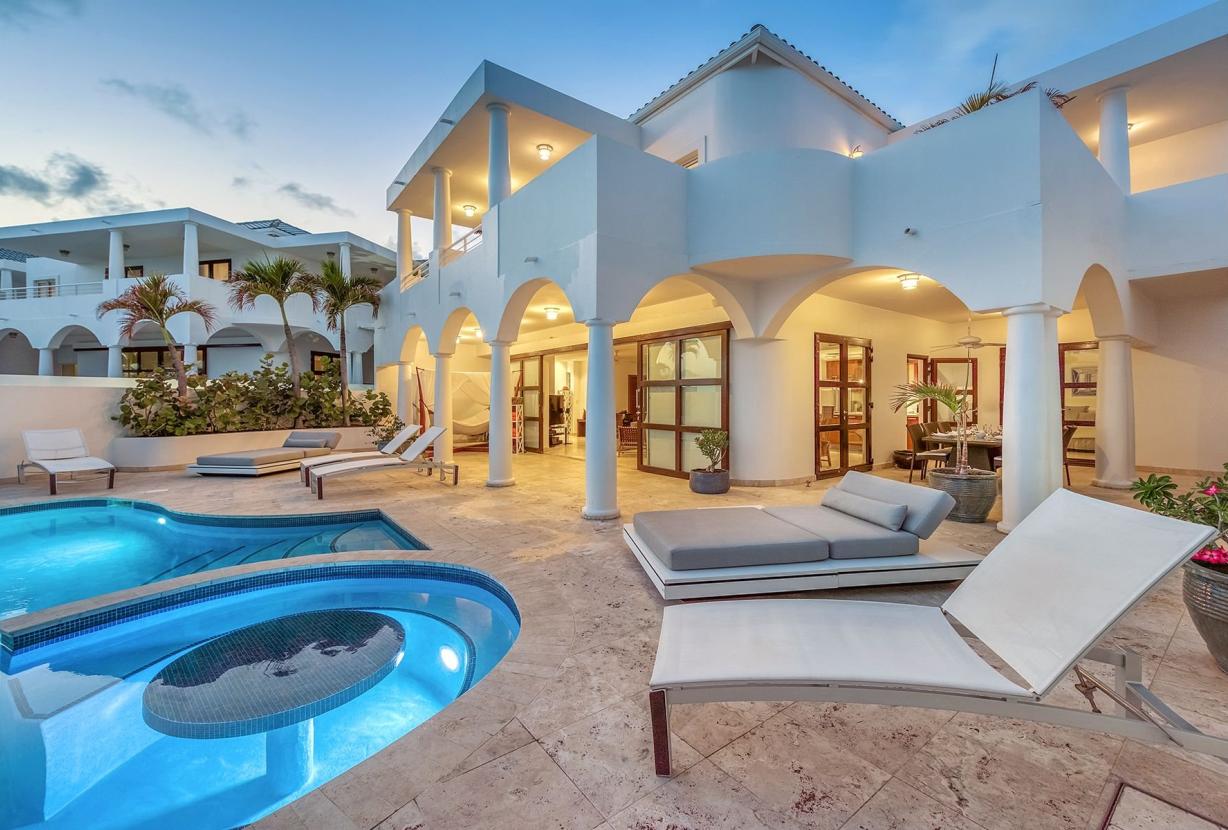 Sxm055 – Villa en bord de mer avec piscine à Cupecoy