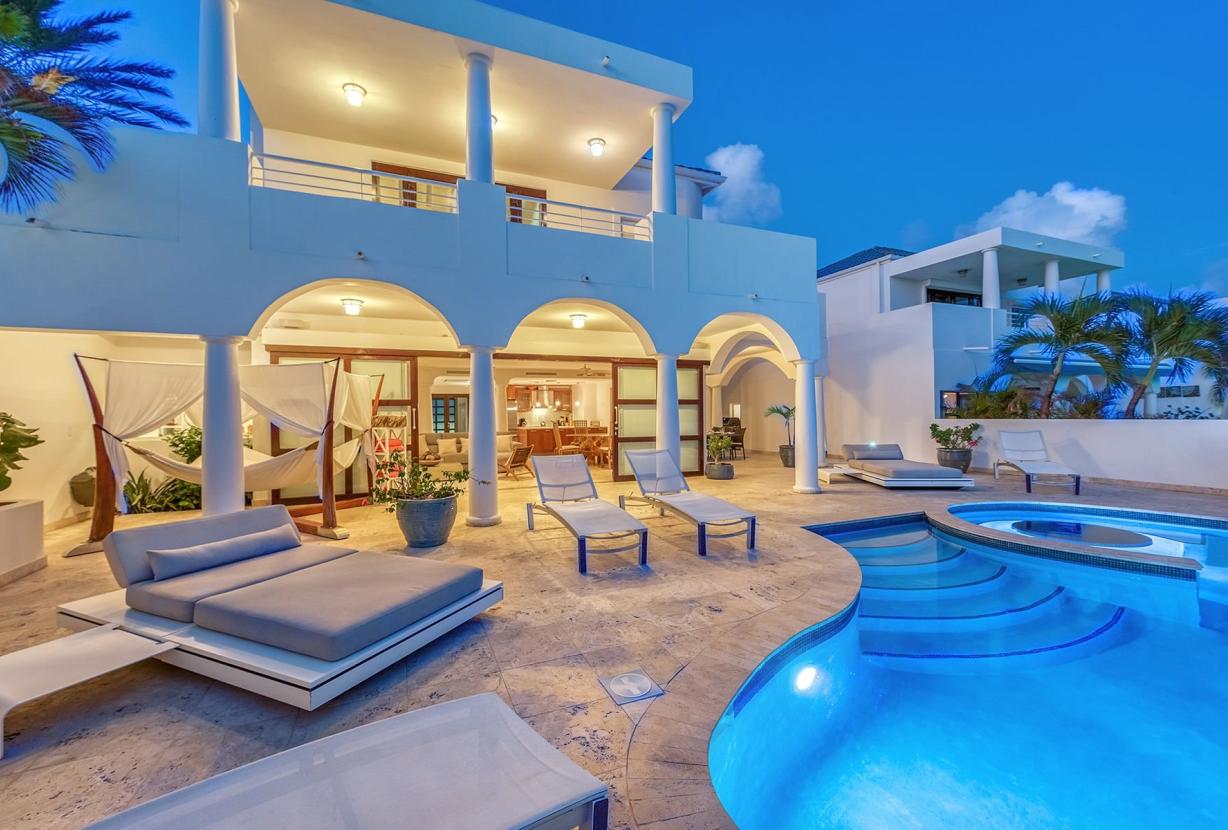 Sxm055 – Villa en bord de mer avec piscine à Cupecoy