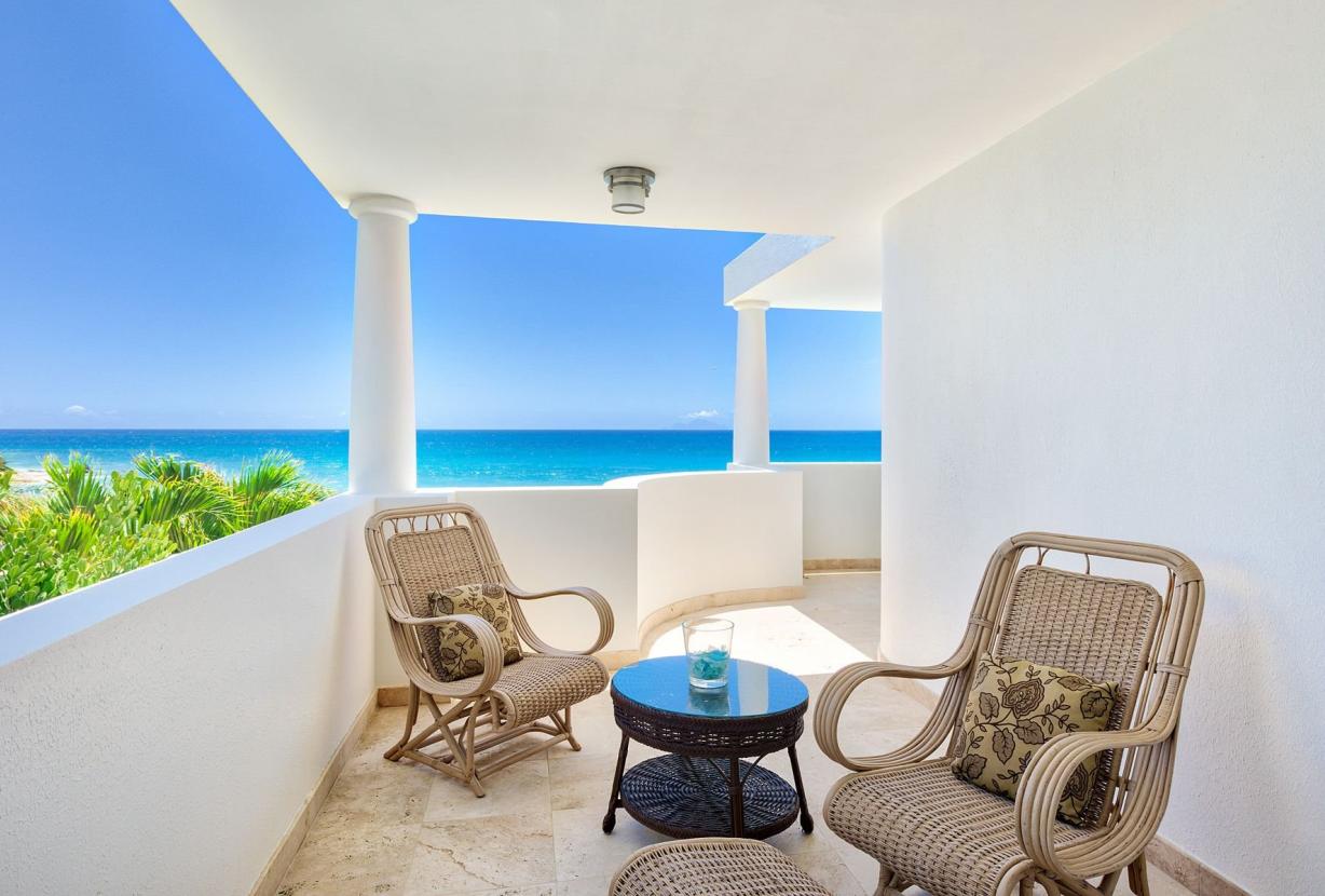 Sxm056 – Villa frente al mar con terraza en Cupecoy