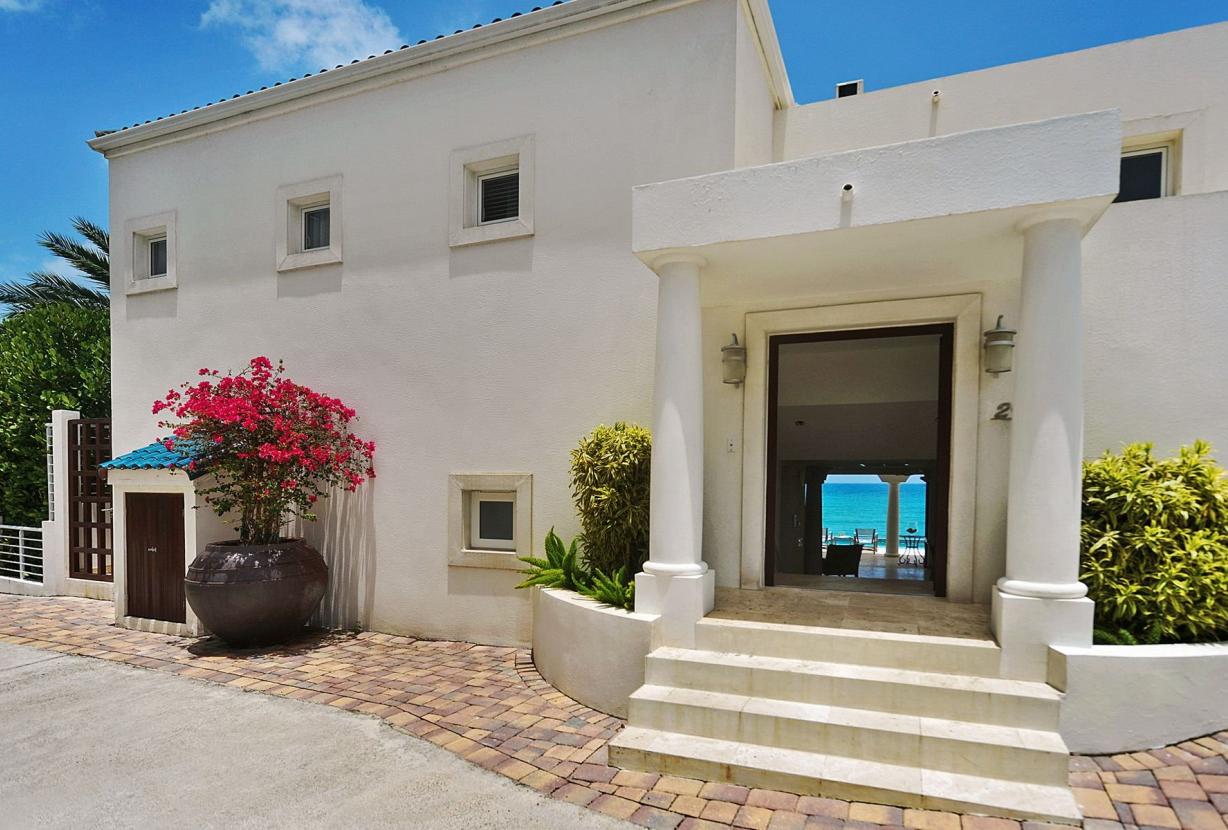 Sxm056 – Villa frente al mar con terraza en Cupecoy