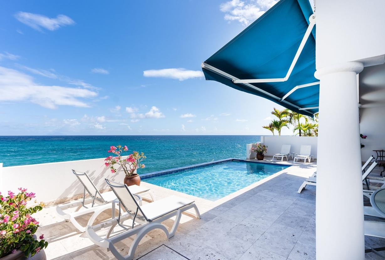 Sxm056 – Villa frente al mar con terraza en Cupecoy